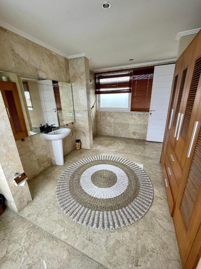Private Suite In A Kids Friendly Big Shared Villa In Canggu Luaran gambar