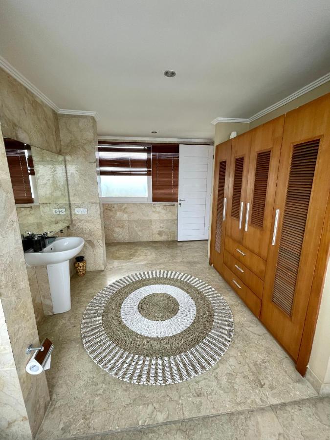 Private Suite In A Kids Friendly Big Shared Villa In Canggu Luaran gambar