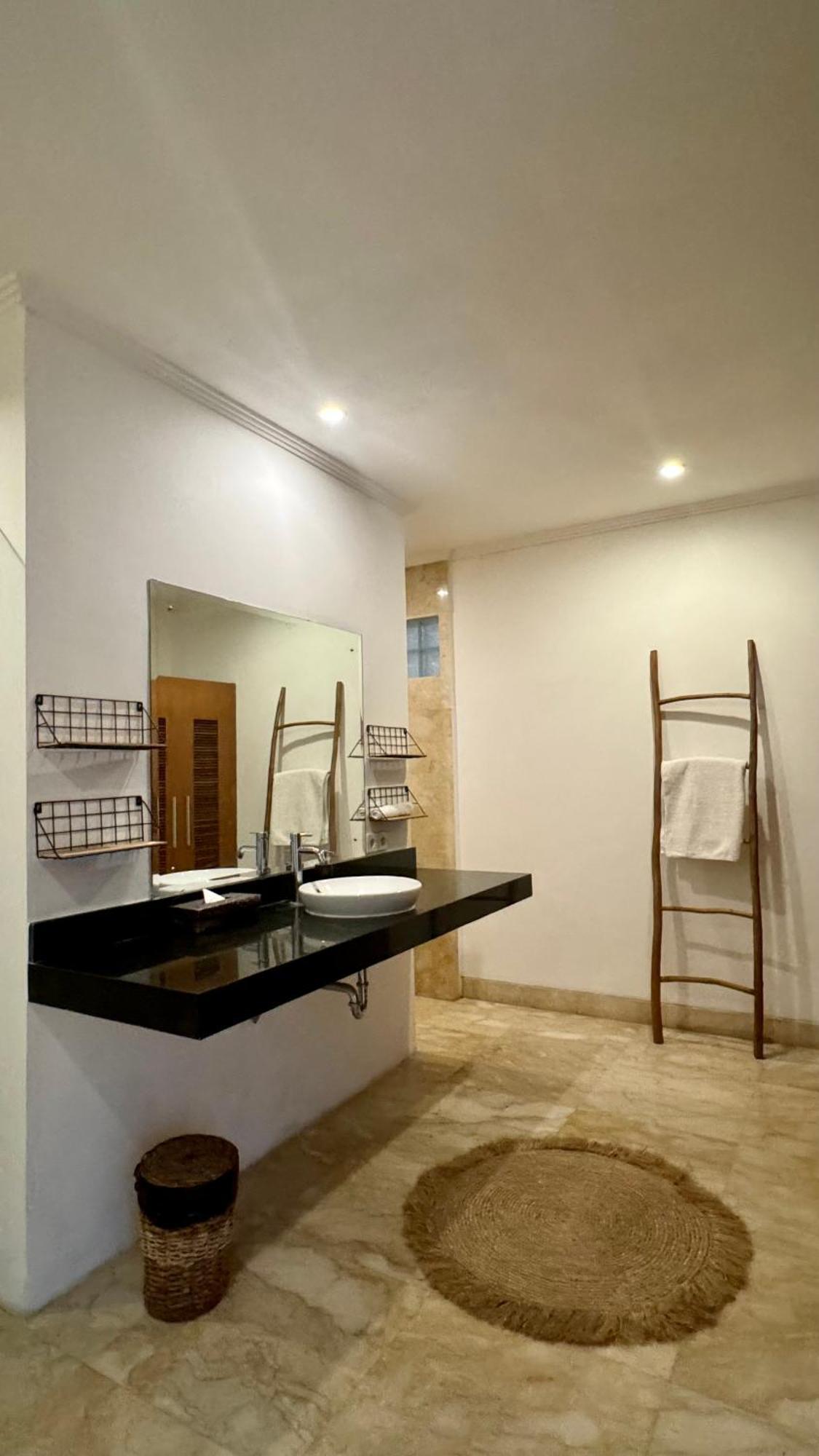 Private Suite In A Kids Friendly Big Shared Villa In Canggu Luaran gambar