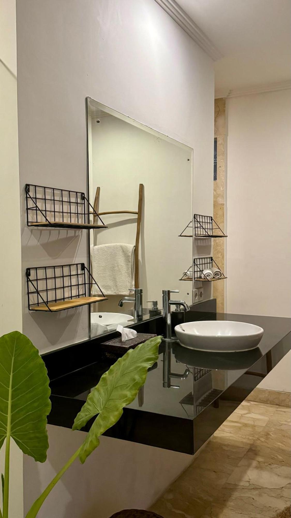 Private Suite In A Kids Friendly Big Shared Villa In Canggu Luaran gambar