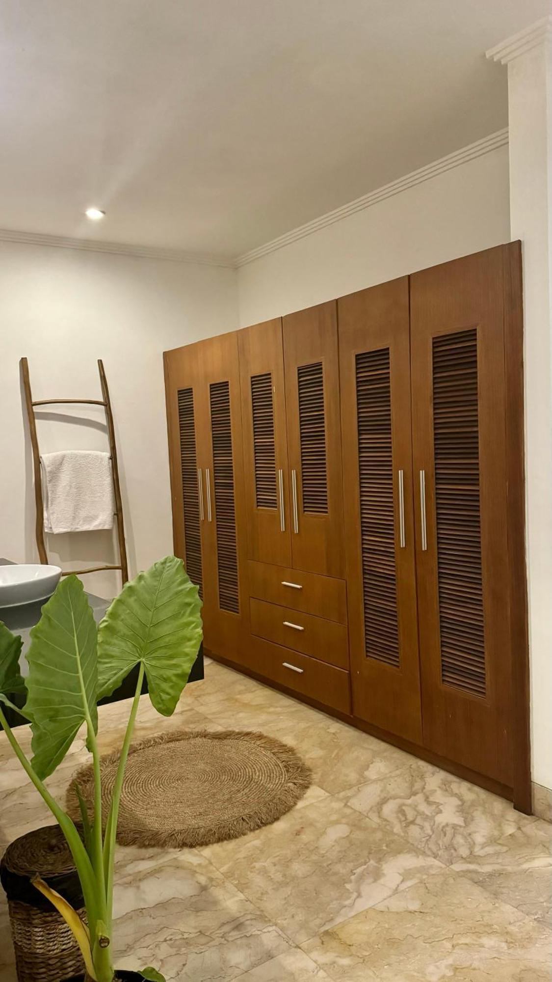 Private Suite In A Kids Friendly Big Shared Villa In Canggu Luaran gambar